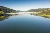 Publikumsmagnet - Mit seinem klaren und sauberen Wasser ist der Große Alpsee einer der wichtigsten „Hot Spots“ der Region – und die perfekte Aussicht gibt es gratis dazu.  • © Loc Hoang